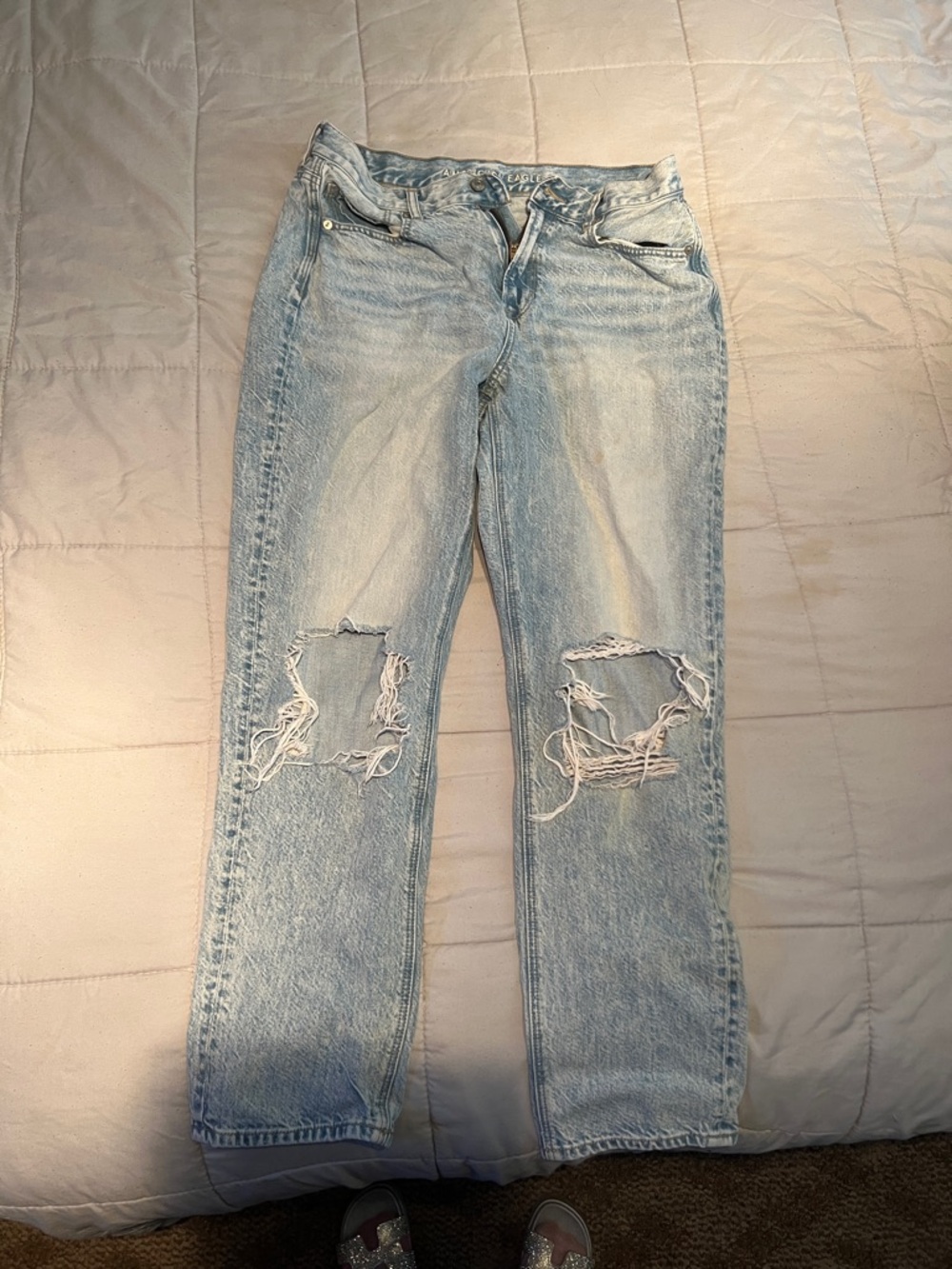 American Eagle Outfitters Light Wash Distressed Mom Jeans
